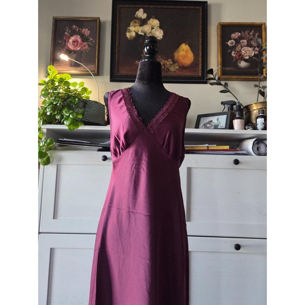 Old Navy Burgundy Satin Lace Trim Slip Midi Dress 🍷🖤